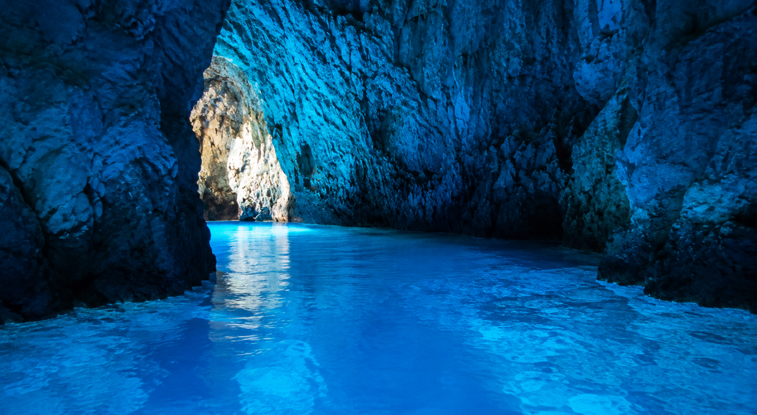 Blaue Höhle und Fünf-Inseln-Schnellboottour ab Split